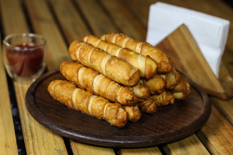 Mozzarella sticks with marinara sauce